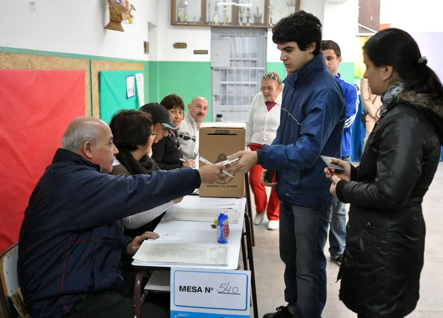 Elecciones Escuelas bonaerenses abren sus puertas el lunes post elecciones